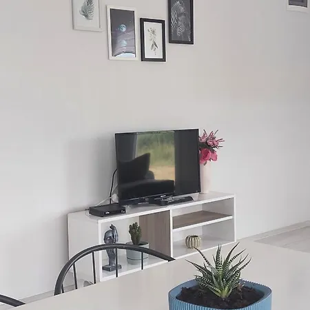Отель Apolin House *
