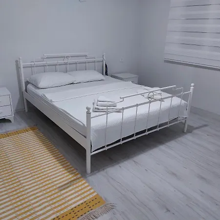 Отель Apolin House